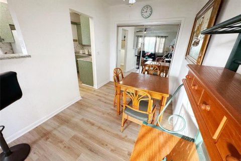 Condo in Pompano Beach, Florida, 2 bedrooms № 2244546 - photo 14