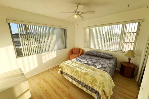 Condo in Pompano Beach, Florida, 2 bedrooms № 2244546 - photo 20