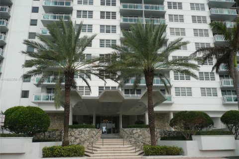 Снять в аренду кондоминиум в Майами-Бич, Флорида 1 спальня, 74.88м2, № 1958710 - фото 20