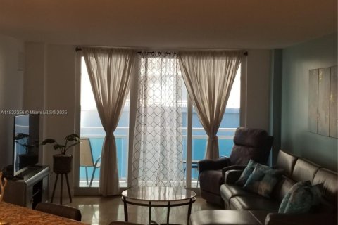 Снять в аренду кондоминиум в Майами-Бич, Флорида 1 спальня, 74.88м2, № 1958710 - фото 2