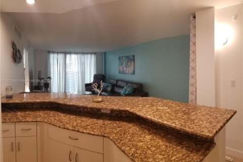 Снять в аренду кондоминиум в Майами-Бич, Флорида 1 спальня, 74.88м2, № 1958710 - фото 8