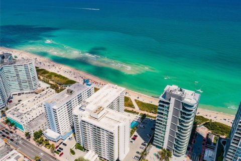 Снять в аренду кондоминиум в Майами-Бич, Флорида 1 спальня, 74.88м2, № 1958710 - фото 25