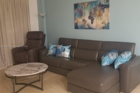 Снять в аренду кондоминиум в Майами-Бич, Флорида 1 спальня, 74.88м2, № 1958710 - фото 3