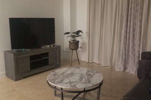 Снять в аренду кондоминиум в Майами-Бич, Флорида 1 спальня, 74.88м2, № 1958710 - фото 4