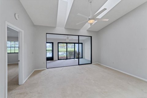 House in Sarasota, Florida 2 bedrooms, 116.13 sq.m. № 867034 - photo 14