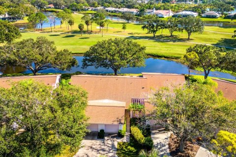 House in Sarasota, Florida 2 bedrooms, 116.13 sq.m. № 867034 - photo 1
