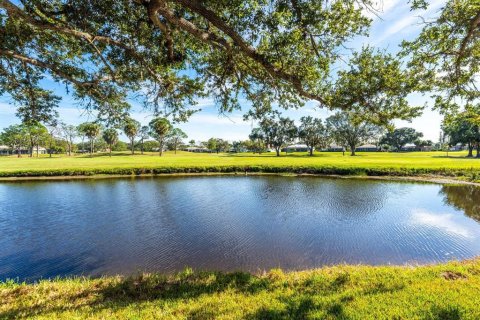 House in Sarasota, Florida 2 bedrooms, 116.13 sq.m. № 867034 - photo 5