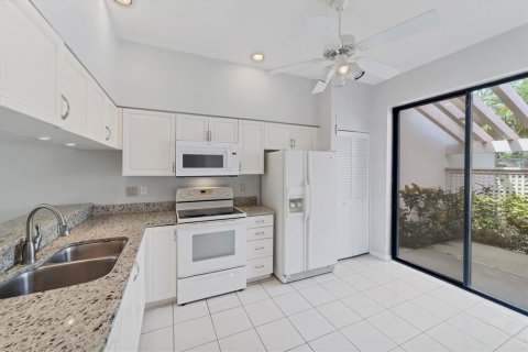 House in Sarasota, Florida 2 bedrooms, 116.13 sq.m. № 867034 - photo 6