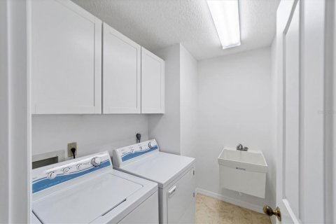 House in Sarasota, Florida 2 bedrooms, 116.13 sq.m. № 867034 - photo 18