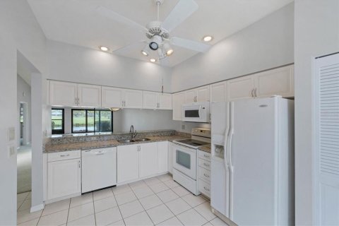 House in Sarasota, Florida 2 bedrooms, 116.13 sq.m. № 867034 - photo 9
