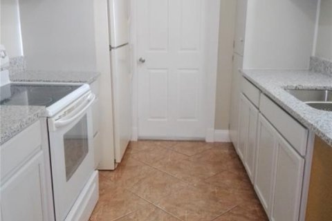 Casa en venta en Eustis, Florida, 3 dormitorios, 114.83 m2 № 1918098 - foto 5