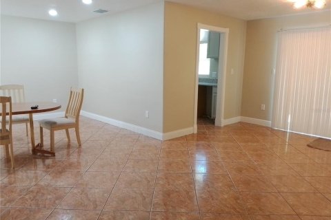 Casa en venta en Eustis, Florida, 3 dormitorios, 114.83 m2 № 1918098 - foto 9