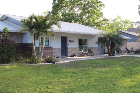 House in Edgewater, Florida 3 bedrooms, 188.13 sq.m. № 1560872 - photo 4