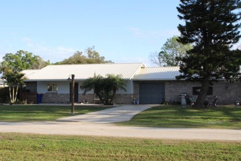 House in Edgewater, Florida 3 bedrooms, 188.13 sq.m. № 1560872 - photo 1