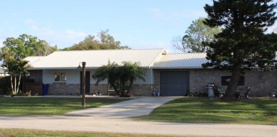 House in Edgewater, Florida 3 bedrooms, 188.13 sq.m. № 1560872