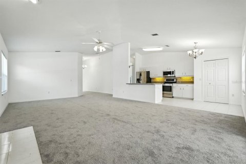 House in Port Orange, Florida 3 bedrooms, 161.84 sq.m. № 1876832 - photo 9
