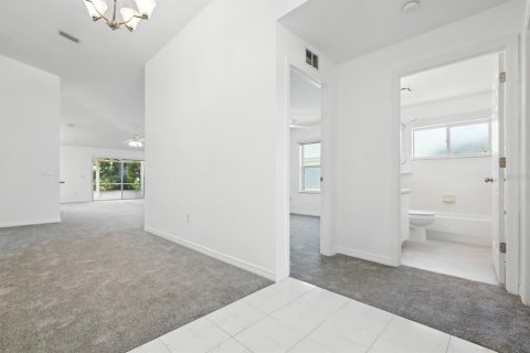House in Port Orange, Florida 3 bedrooms, 161.84 sq.m. № 1876832 - photo 6