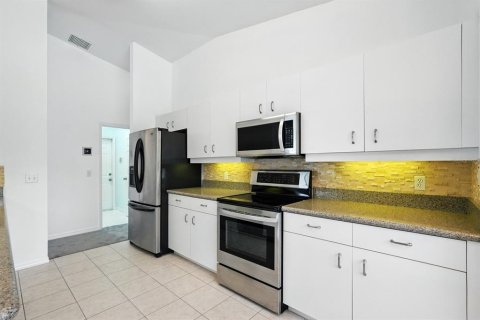 House in Port Orange, Florida 3 bedrooms, 161.84 sq.m. № 1876832 - photo 16