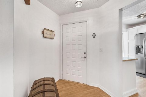 Townhouse in Leesburg, Florida 3 bedrooms, 209.96 sq.m. № 1900859 - photo 8