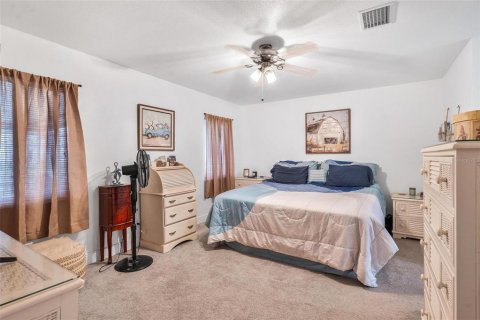 Townhouse in Leesburg, Florida 3 bedrooms, 209.96 sq.m. № 1900859 - photo 19