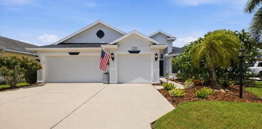 House in Bradenton, Florida 4 bedrooms, 224.08 sq.m. № 2227542