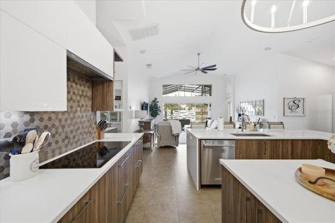 House in Bradenton, Florida 4 bedrooms, 224.08 sq.m. № 2227542 - photo 9