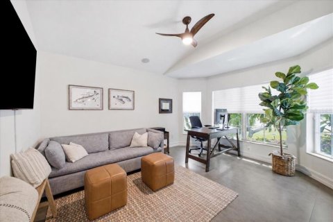 House in Bradenton, Florida 4 bedrooms, 224.08 sq.m. № 2227542 - photo 20