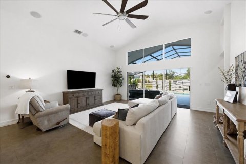 House in Bradenton, Florida 4 bedrooms, 224.08 sq.m. № 2227542 - photo 18