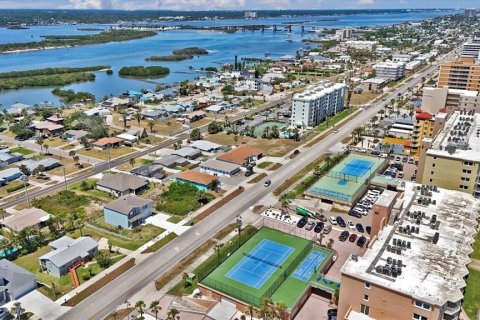 House in Daytona Beach, Florida 5 bedrooms, 250.09 sq.m. № 1688060 - photo 4