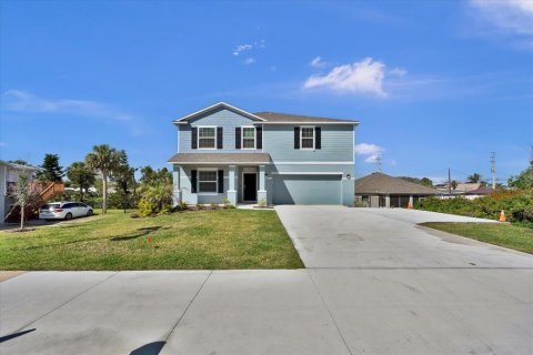 House in Daytona Beach, Florida 5 bedrooms, 250.09 sq.m. № 1688060 - photo 1