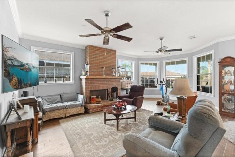 House in Altamonte Springs, Florida 4 bedrooms, 250.09 sq.m. № 2112330 - photo 6