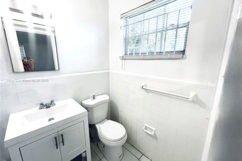 House in Hallandale Beach, Florida 1 bedroom № 2012832 - photo 13