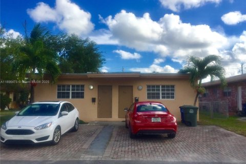 House in Hallandale Beach, Florida 1 bedroom № 2012832 - photo 18