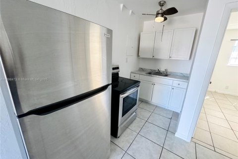House in Hallandale Beach, Florida 1 bedroom № 2012832 - photo 9
