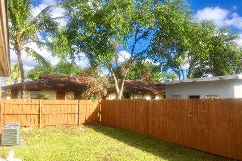 House in Hallandale Beach, Florida 1 bedroom № 2012832 - photo 15