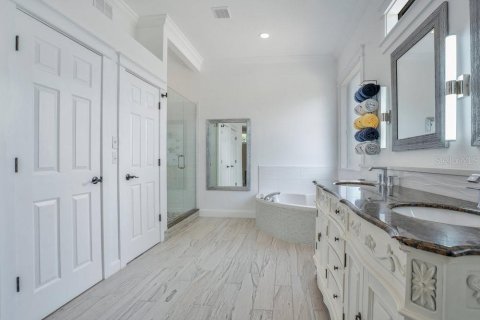 House in Montverde, Florida 4 bedrooms, 195.65 sq.m. № 1843554 - photo 14
