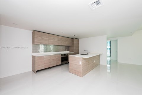Copropriété à louer à Miami, Floride: 2 chambres, 123.93 m2 № 1930060 - photo 2