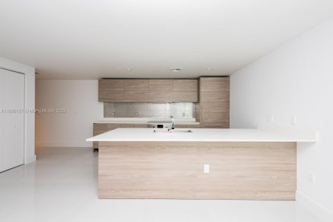 Copropriété à louer à Miami, Floride: 2 chambres, 123.93 m2 № 1930060 - photo 3