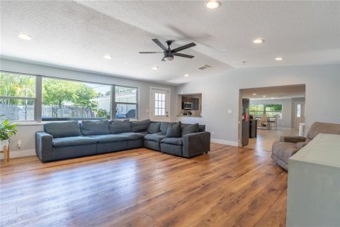 Villa ou maison à vendre à Seminole, Floride: 5 chambres, 344.67 m2 № 2093552 - photo 15