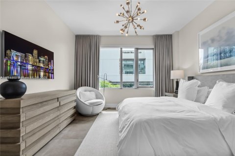 Condominio en alquiler en Miami, Florida, 4 dormitorios, 310.39 m2 № 1942698 - foto 6