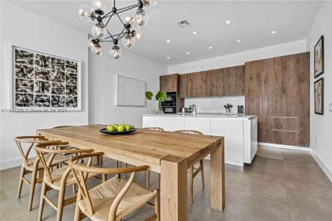 Condominio en alquiler en Miami, Florida, 4 dormitorios, 310.39 m2 № 1942698 - foto 26