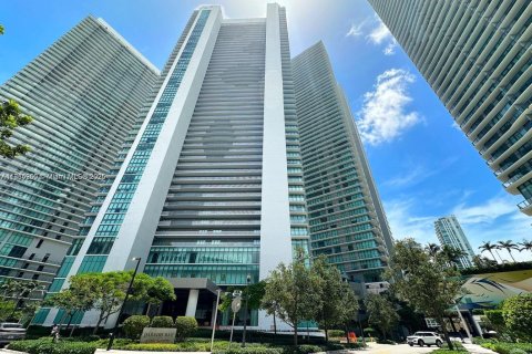 Condominio en alquiler en Miami, Florida, 4 dormitorios, 310.39 m2 № 1942698 - foto 1
