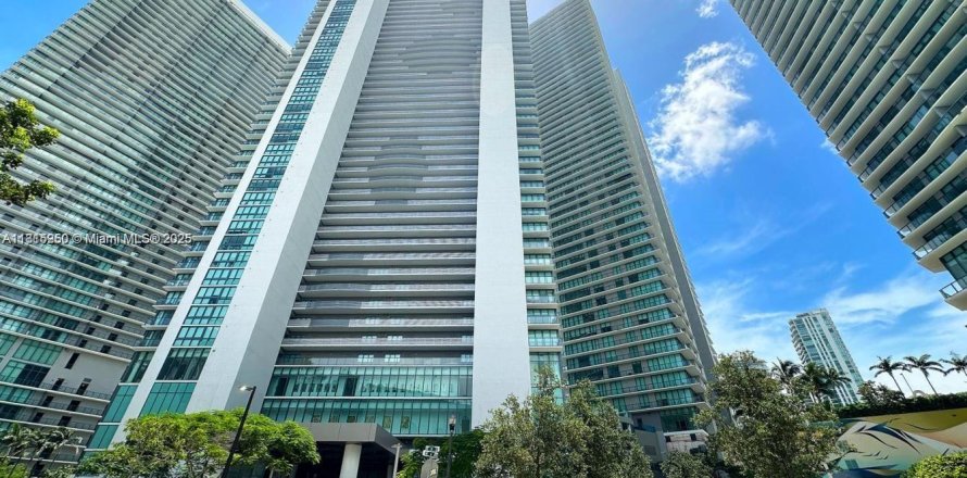 Condominio en Miami, Florida, 4 dormitorios  № 1942698