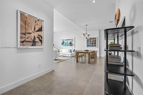 Condominio en alquiler en Miami, Florida, 4 dormitorios, 310.39 m2 № 1942698 - foto 15