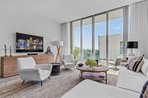 Condominio en alquiler en Miami, Florida, 4 dormitorios, 310.39 m2 № 1942698 - foto 25