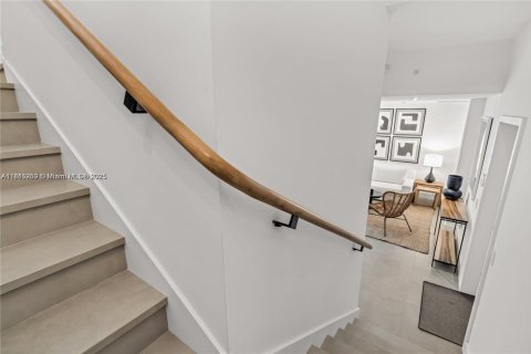 Condominio en alquiler en Miami, Florida, 4 dormitorios, 310.39 m2 № 1942698 - foto 14