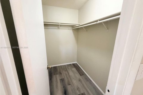 Condominio en venta en Sunrise, Florida, 1 dormitorio, 55.28 m2 № 2089750 - foto 15
