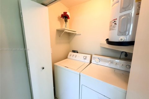 Condominio en venta en Sunrise, Florida, 1 dormitorio, 55.28 m2 № 2089750 - foto 7