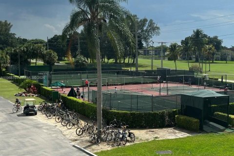 Condo in Pembroke Pines, Florida, 2 bedrooms  № 2031729 - photo 22