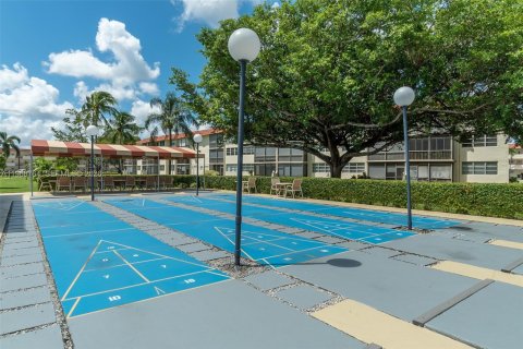 Condo in Pembroke Pines, Florida, 2 bedrooms  № 2031729 - photo 25